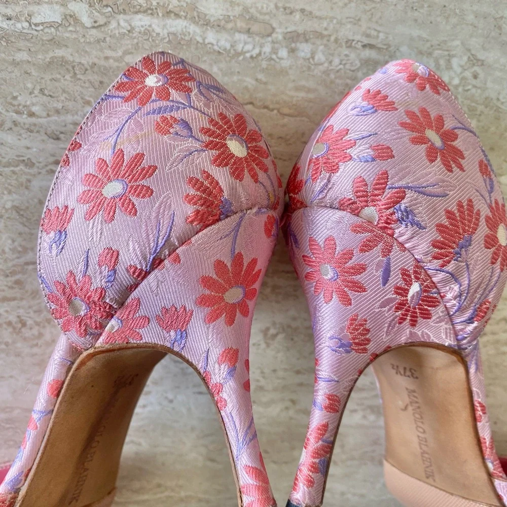 Vintage Manolo Blahnik Daisy Brocade D’orsay Pumps - Picture 7 of 9